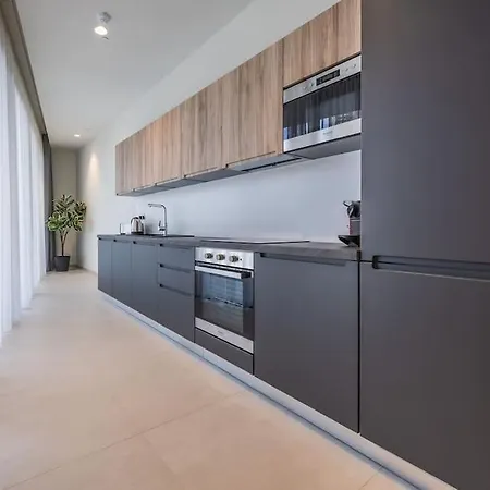 Luxury With Common Skypool In The Prestigious Mercury Tower By Sf Homes *