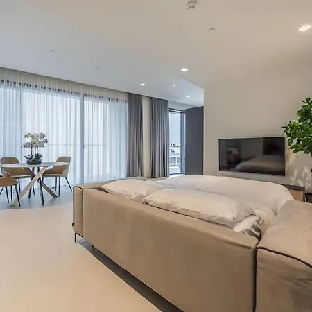 Appartement Luxury With Common Skypool In The Prestigious Mercury Tower By Sf Homes