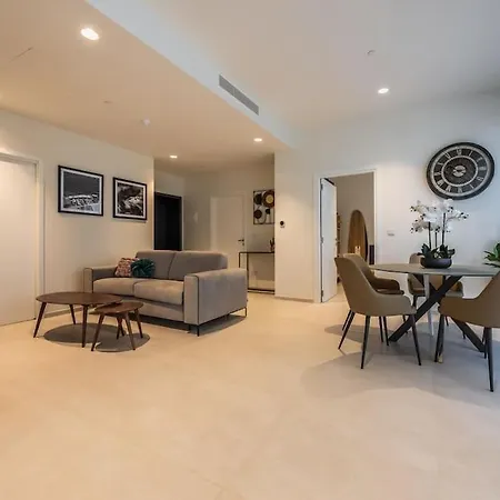 Luxury With Common Skypool In The Prestigious Mercury Tower By Sf Homes Apartment